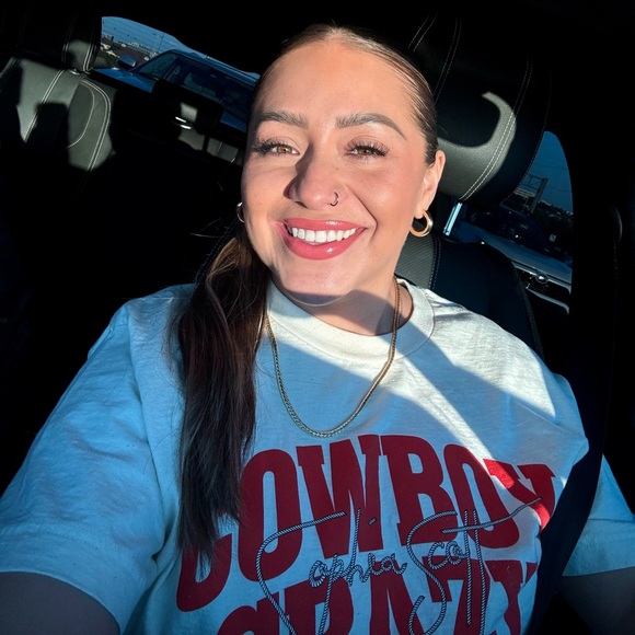 Meet your Posher, Alyssa - Picture 5 of 10